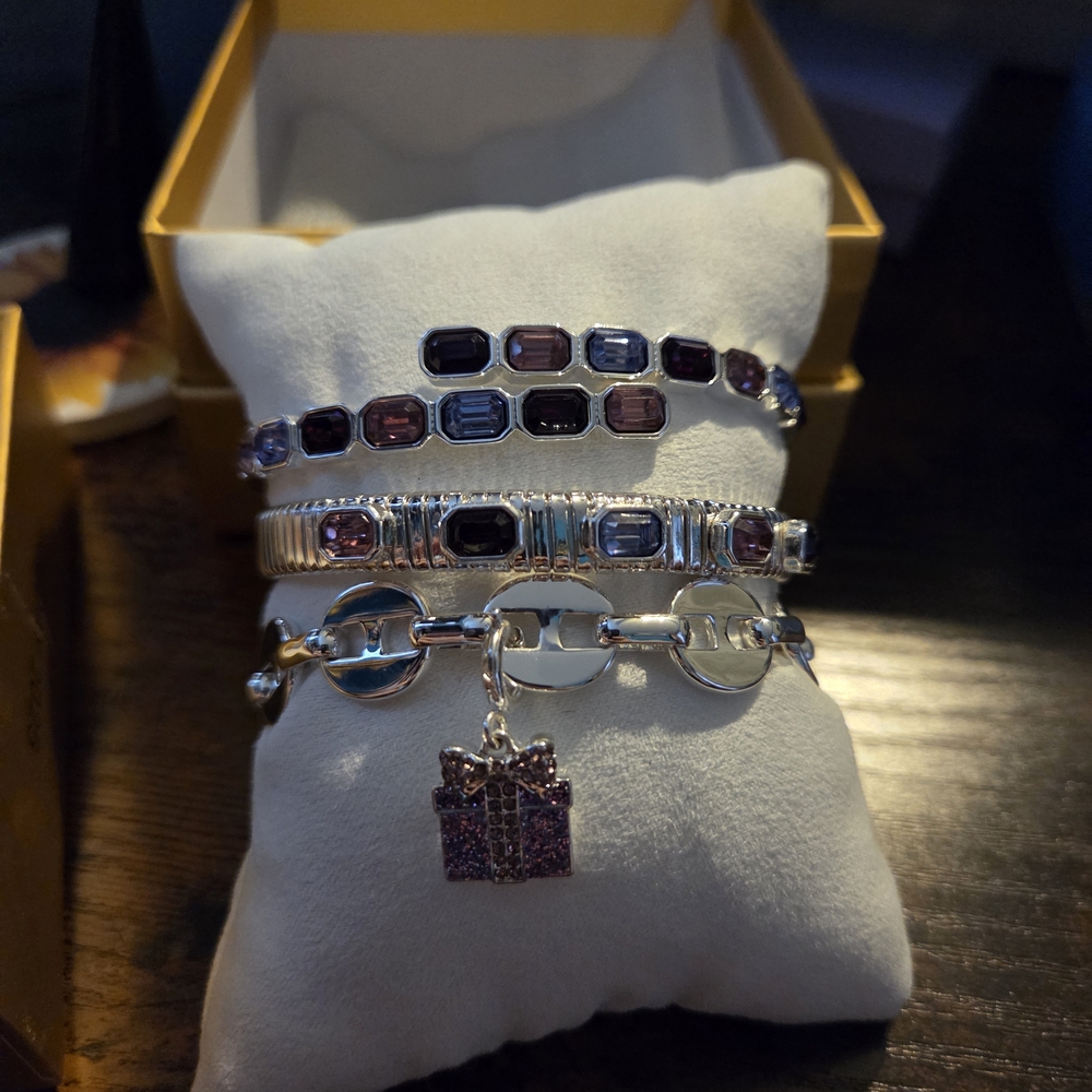 Gem Society. Love Is The Best Gift.